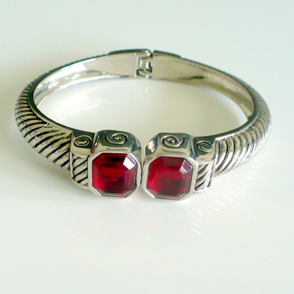 ❤️ Stunning Cuff Bracelet Red Rhinestones OS